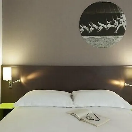 Ibis Centre Hotel 3*