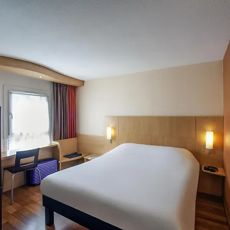 Hotel Ibis Centre 3*