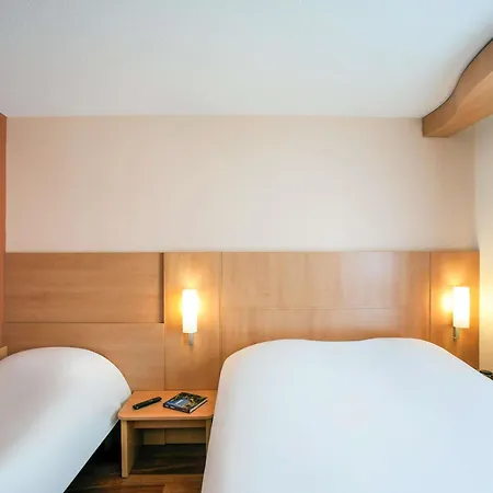 Ibis Centre Hotel 3*